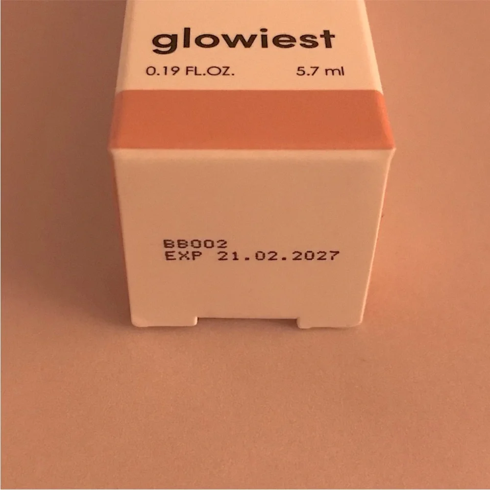 Glowiest Dream Glow Tinted Lip Oil 3-in-1 Formula in 002 Nude Mauve, 5.7 g